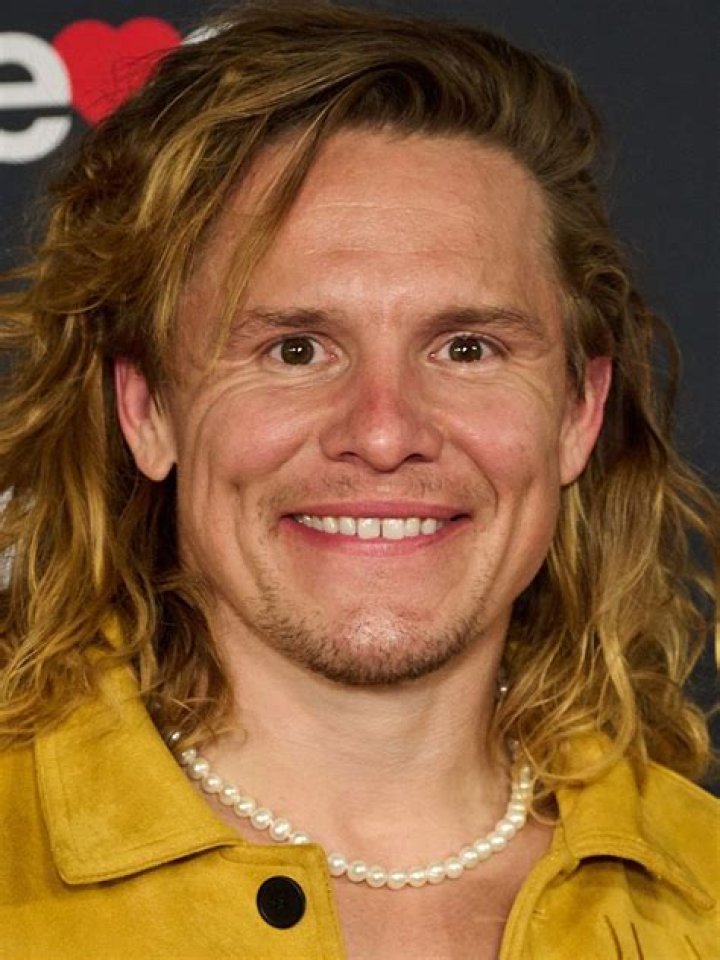 Actor Tony Cavalero on His Latest Role as "Hans" for Underwear Brand, Hanes - video Dailymotion