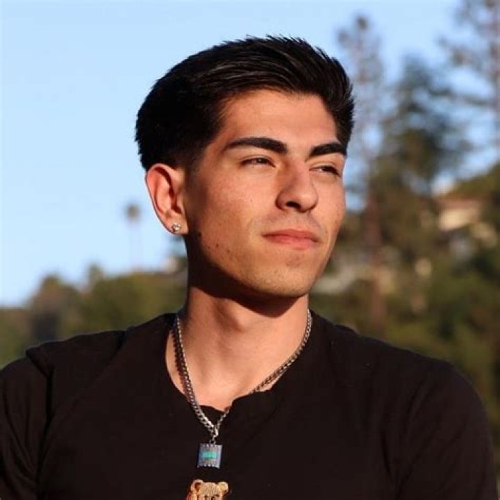 Avi Akbar Net Worth 2024