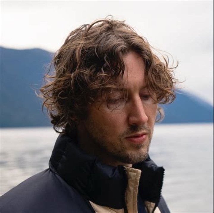 Dean Lewis Net Worth