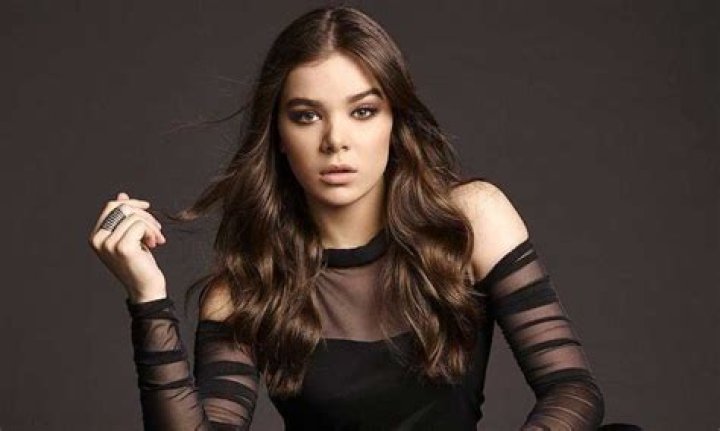 Hailee Steinfeld Net Worth - How Much Does Hailee Steinfeld Make?