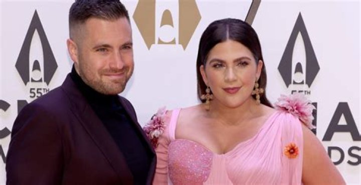 Hillary Scott Wiki, Husband, Net Worth, Height