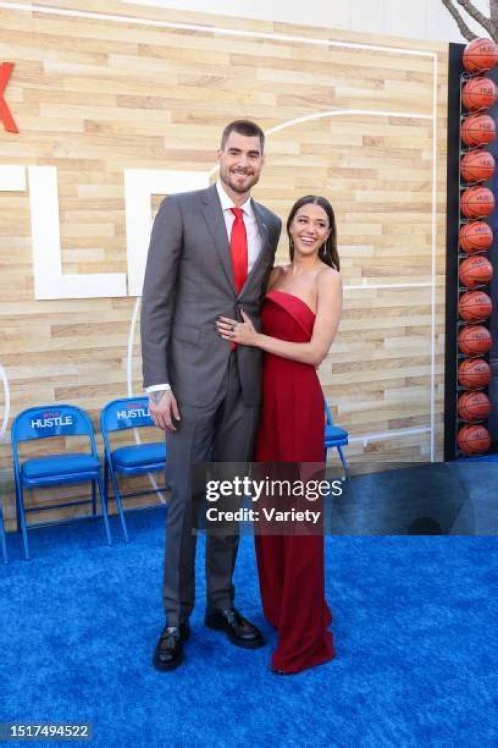Juancho Hernangomez (left) and Ana Prieto Rubio (center) at the premiere of 'Hustle' with Boban Marjanović and Anthony Edwards