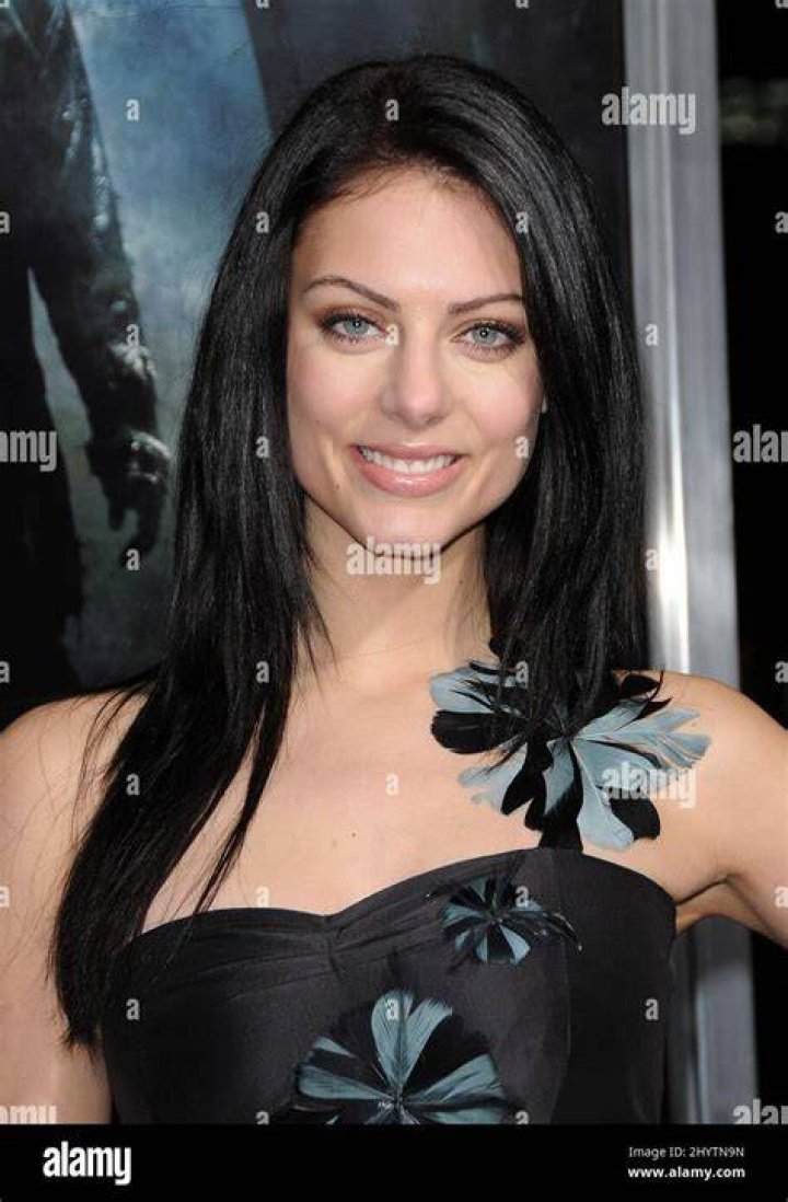 Julia Voth's Net Worth Image