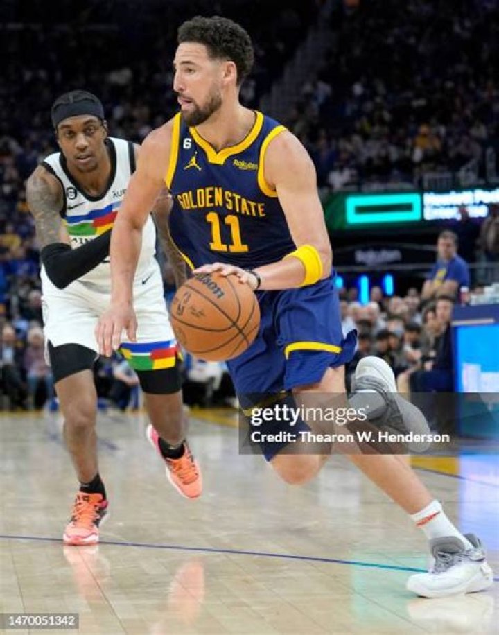 Klay Thompson dribbling in NBA