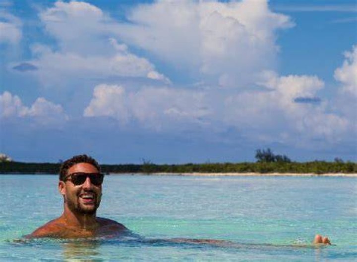 Klay Thompson vacation in beach