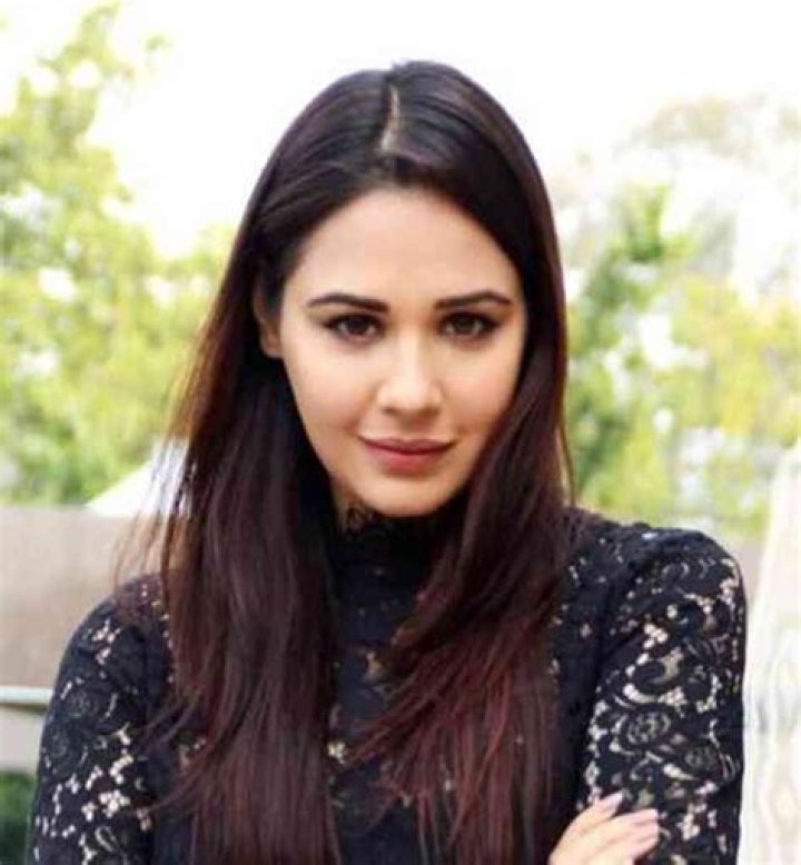 Mandy Takhar Net Worth