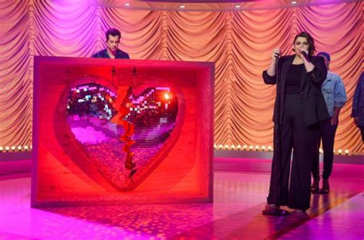 Mark Ronson ft YEBBA - Don't Leave Me Lonely (Live @ Strictly Come Dancing) - Yebba Live