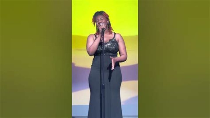 My 16yr old singing Yebba&rsquo;s &ldquo;My Mind&rdquo; at her school talent show. - Yebba Live