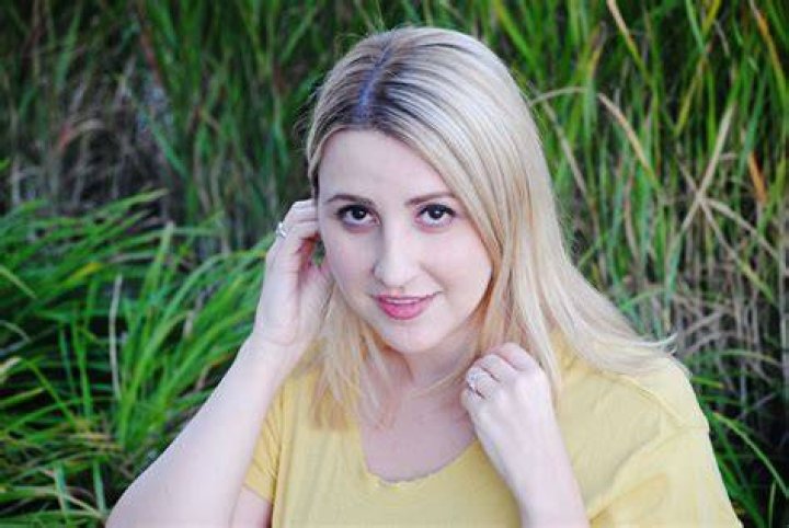 Shannon Messenger Net Worth 2024